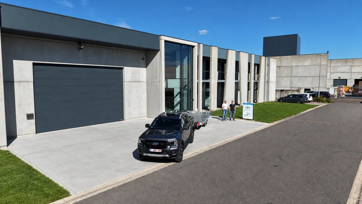 Bedrijfsgebouw van SoHo-Auto in Sint-Truiden, foto voor hun Facebook-banner